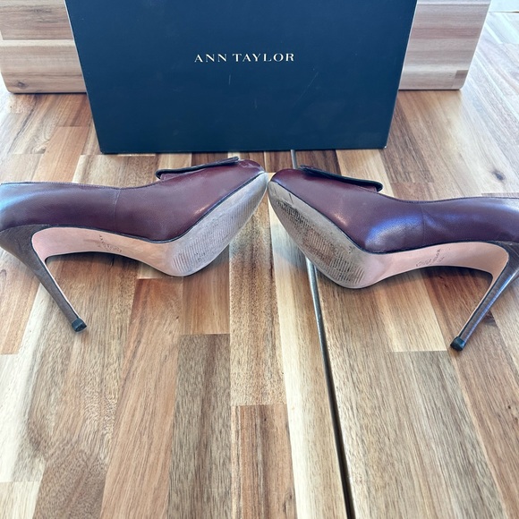 Ann Taylor burgundy tassel Oxford heels - Picture 2 of 6